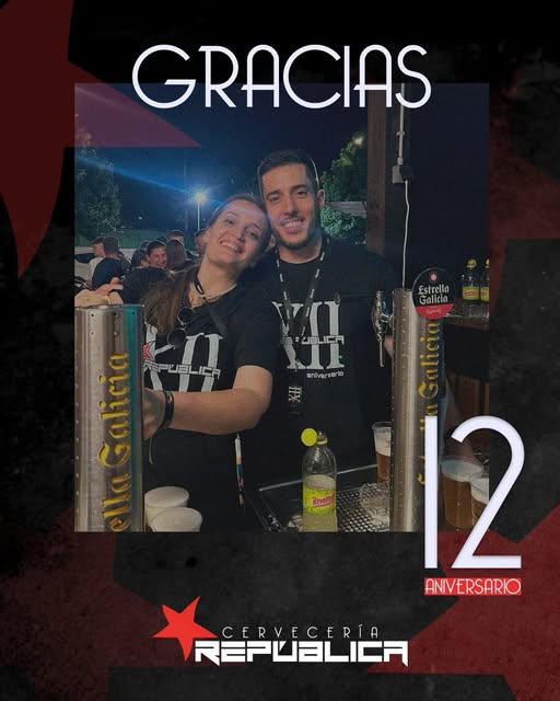 Gracias por 12 años, foto del equipo en la barra